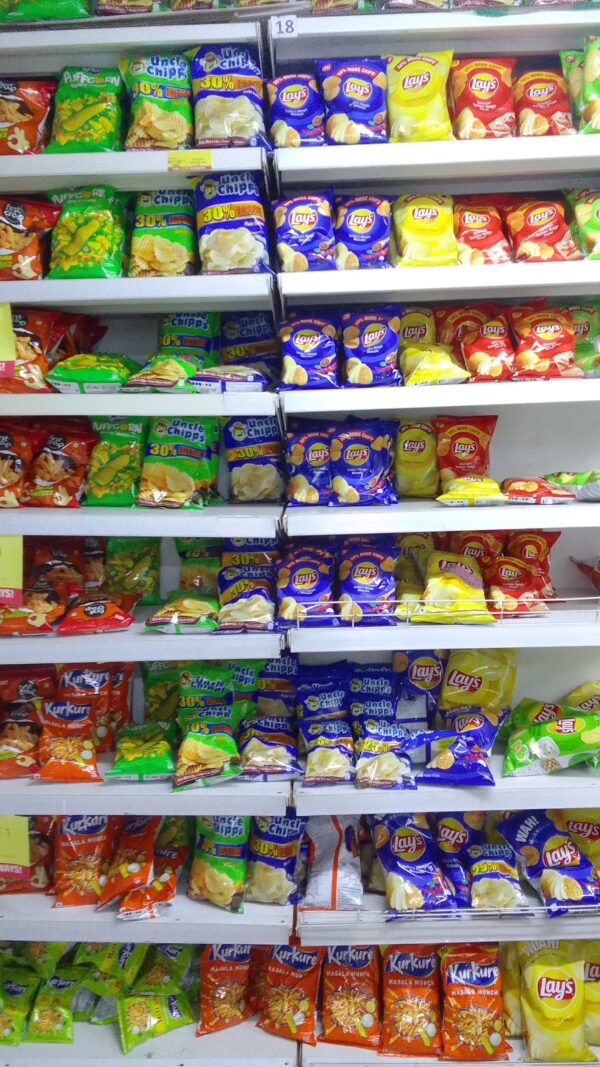 Lay's Potato Chips 82 Gram/115 Gram, American Style Cream & Onion Flavour, Crunchy Chips & Snacks (Weight May Vary)